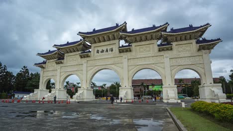 Zeitraffer-Video-von-Chiang-Kai-Shek-Memorial-Hall-in-Taipeh,-Taiwan-Tag-zu-Nacht-Zeitraffer