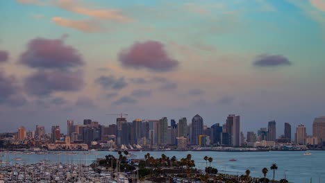 Tiempo-lapso---San-Diego-Skyline-al-atardecer-4K