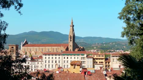 Traumhafte-Aussicht-auf-das-Dach-des-Stadtzentrums-von-Florenz-(Toskana)-und-die-beeindruckende-Architektur-seines-religiösen-Erbes.-Oktober-2018.