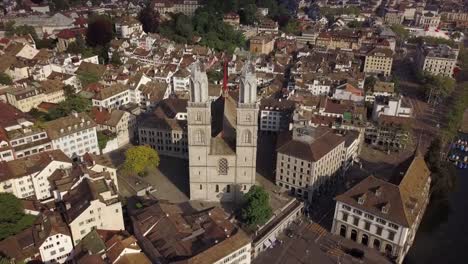 sonnigen-Tag-Zürich-Stadt-berühmte-Kathedrale-aerial-Panorama-4k-Schweiz