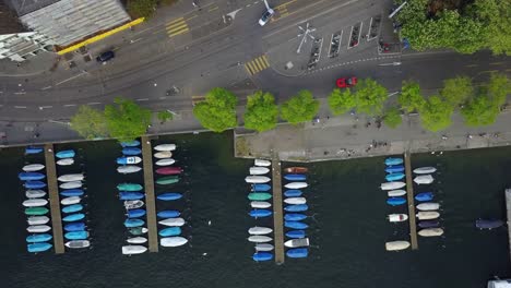 Tag-Zeit-Zürich-City-Center-Fluss-dock-Antenne-nach-unten-Ansicht-4k-Schweiz