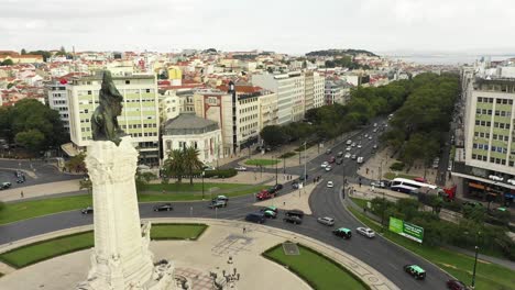 Vista-aérea-de-la-Plaza-Marques-de-pombal-en-Lisboa-Portugal