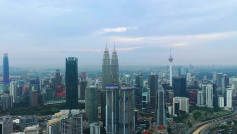 antena-centro-de-noche-tiempo-kuala-lumpur-Malasia-panorama-4k