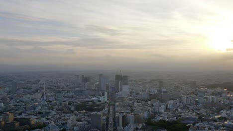 Architektur-Gebäude-in-der-Stadt-Tokio