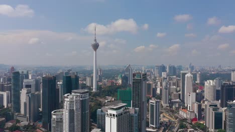 Sonnliche-Tag-Kuala-Lumpur-Stadt-berühmten-Turm-Antrieb-Panorama-4k-malaysia