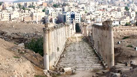 Decumanus-in-nach-Jerash,-Jordanien