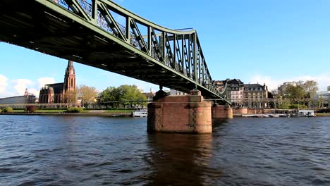 Main-river,-Frankfurt