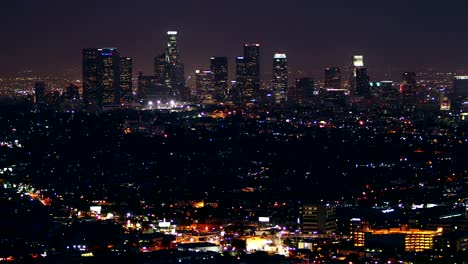 Zeitraffer-von-der-Innenstadt-von-Los-Angeles-am-Abend