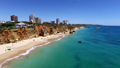 Luftaufnahme-von-Praia-da-Rocha-der-Algarve,-Portugal