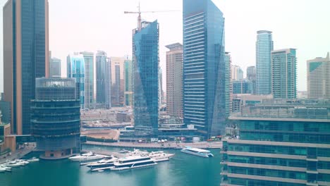 dubai-marina-de-yates-lapso-de-tiempo-del-Muelle-de-día