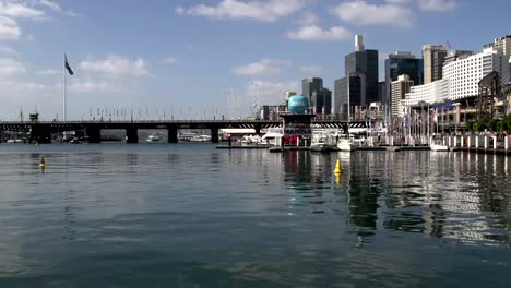 Darling-harbour-an-einem-sonnigen-Tag