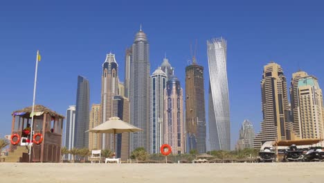 Emiratos-Árabes-Unidos-verano-tiempo-la-luz-del-día-y-Dubai-Marina-Playa-panorama-4-K
