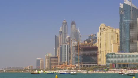 Emiratos-Árabes-Unidos-Dubai-Marina-Playa-edificios-panorama-4-K