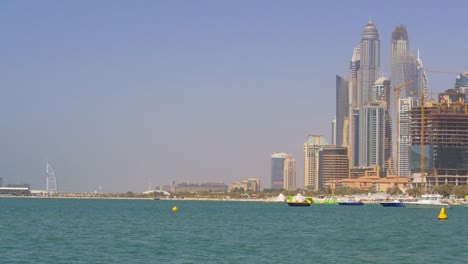 VAE-Sonne-Licht-Tag-Dubai-Marina-Strand-–-Panoramaaufnahme-4-K