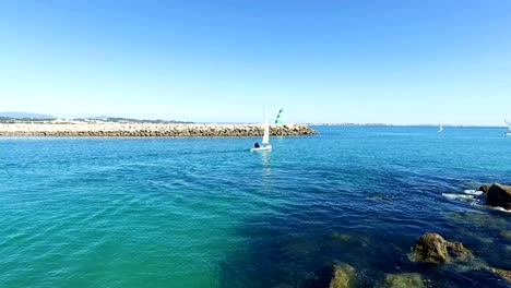 Segeln-im-Hafen-von-Lagos,-Portugal