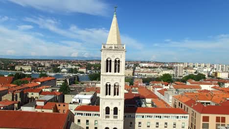 Torre-de-catedral-de-St.-Anastasia-en-Zadar,-Croacia