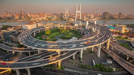 China-shanghai-Stadt-Sonnenuntergang-Dach-Straße-Kreuzung-Brücke-Panorama-4k-Zeitraffer