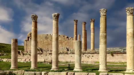 Römische-Ruinen-in-der-jordanischen-Stadt-Jerash-(Gerasa-der-Antike),-die-Hauptstadt-und-größte-Stadt-Jerash-Governorate,-Jordanien