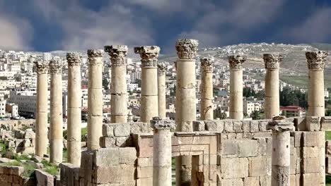 Roman-ruins-in-the-Jordanian-city-of-Jerash-(Gerasa-of-Antiquity),-capital-and-largest-city-of-Jerash-Governorate,-Jordan