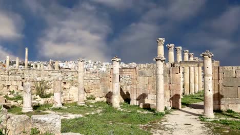 Römische-Ruinen-in-der-jordanischen-Stadt-Jerash-(Gerasa-der-Antike),-die-Hauptstadt-und-größte-Stadt-Jerash-Governorate,-Jordanien