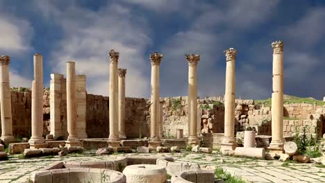 Römische-Ruinen-in-der-jordanischen-Stadt-Jerash-(Gerasa-der-Antike),-die-Hauptstadt-und-größte-Stadt-Jerash-Governorate,-Jordanien