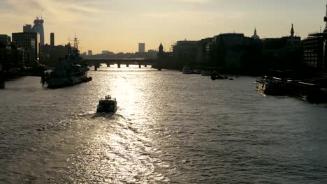 Támesis-al-atardecer,-piscina-de-Londres.