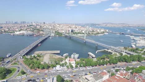 zwei-Brücken-des-Goldenen-Horns-auf-Istanbul-Bosporus-Meer