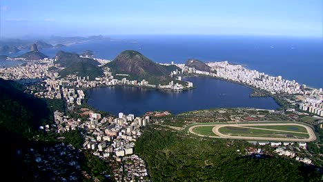 Vista-aérea-de-Lagoa,-playas-y-Río-de-Janeiro