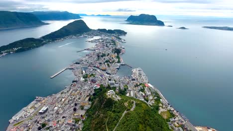 Imágenes-de-la-ciudad-de-Ålesund-Noruega-aérea