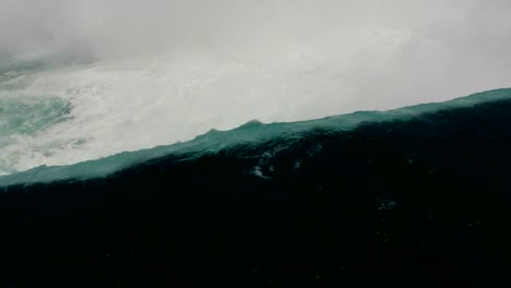 Extreme-Close-Up-of-the-Drop-Point-of-Horseshoe-Falls,-Niagara-2