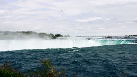 Drop-Point-of-Horseshoe-Falls,-Niagara-From-the-Rear