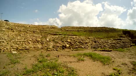 excavaciones-arqueológicas-ruinas-antiguo-anfiteatro-Magarsus-Antik-Tiyatro