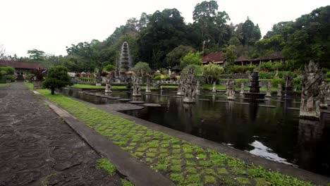 Tirta-Gangga-en-Bali.-Templo-hindú