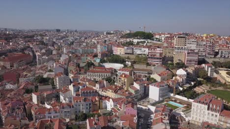 Portugal-día-tiempo-Lisboa-paisaje-urbano-alfama-cuarto-tejados-aérea-panorama-4k