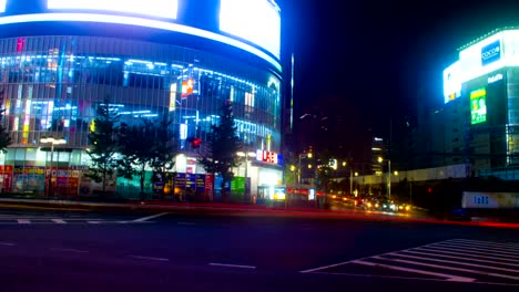Nacht-hyper-Zeitraffer-4K-in-der-Nähe-von-Seibu-Shinjuku-Station-slow-shutter