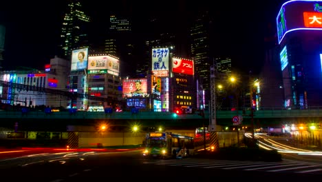 Lapso-hyper-de-noche-4K-en-el-Seibu-shinjuku-ancho-tiro