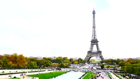Blick-auf-Eiffelturm-in-Paris