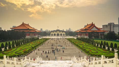 4K-Timelapse-:-Liberty-square-sunset-view-from-Chiang-Kai-Shek-Memorial-Hall.-Showing-people-and-tourists-walking-and-doing-several-activities.-Taipei,-Taiwan.