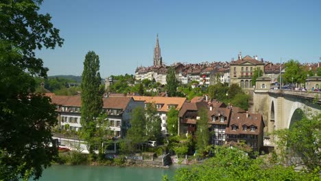 Suiza-Berna-paisaje-urbano-día-soleado-junto-al-río-famoso-panorama-4k