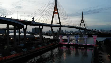 Puente-de-Bhumibol-y-río-aves-ojo-vista-paisaje-en-Bangkok-Tailandia