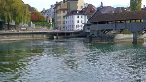 Turm-(Nolliturm)-in-der-Nähe-von-Reuss-Fluss-Teil-(Museggmauer,-Luzern,-Schweiz