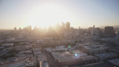 Schöne-Luftaufnahme-von-Los-Angeles,-Kalifornien-während-des-Sonnenuntergangs