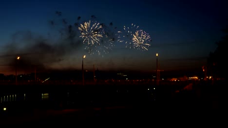 Festliche-buntes-Feuerwerk.