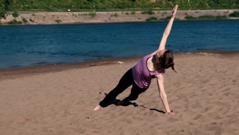 Woman-doing-the-exercises-sports-on-the-banks-of-the-river-in-the-city.-Exercises-for-hands-in-the-plank.