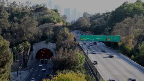 Skyline-von-Los-Angeles-über-die-110-Autobahn