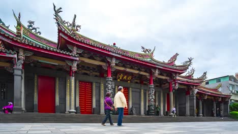 Video-de-lapso-de-tiempo-del-Templo-Xingtian-en-timelapse-de-Taipei,-Taiwán