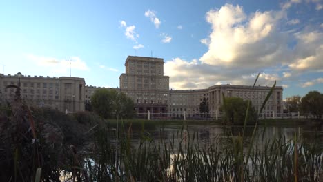 Panoramablick-von-der-Stadt-Park-an-der-Uferstraße,