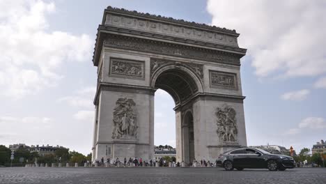 Paris,-France,-27th-August-2018,-Arc-de-Triomphe-de-l'Étoile-(Triumphal-Arch-of-the-Star)-is-a-famous-landmark-in-Paris.