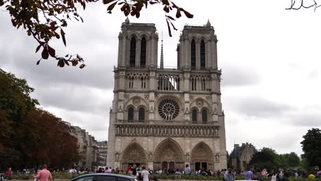 París,-Francia,-27-de-agosto-de-2018,-Catedral-de-Notre-Dame-de-París,-también-conocido-como-\'Nuestra-Señora-de-París\'