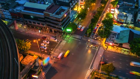 4k.-Tiempo-lapso-tráfico-en-bangkok-Tailandia-de-intersección